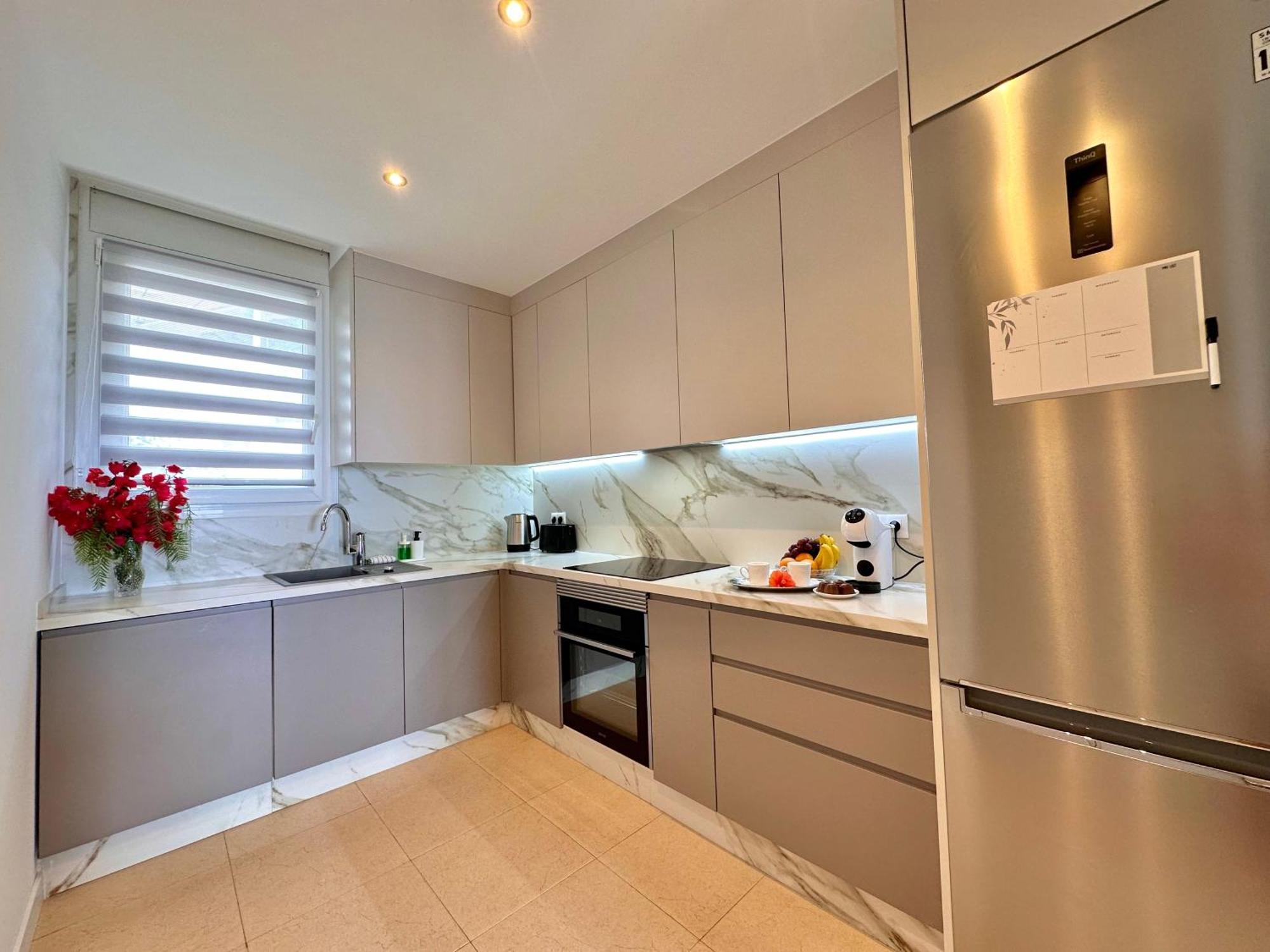 אדחה Sunshine Apartment With Sea Viev מראה חיצוני תמונה