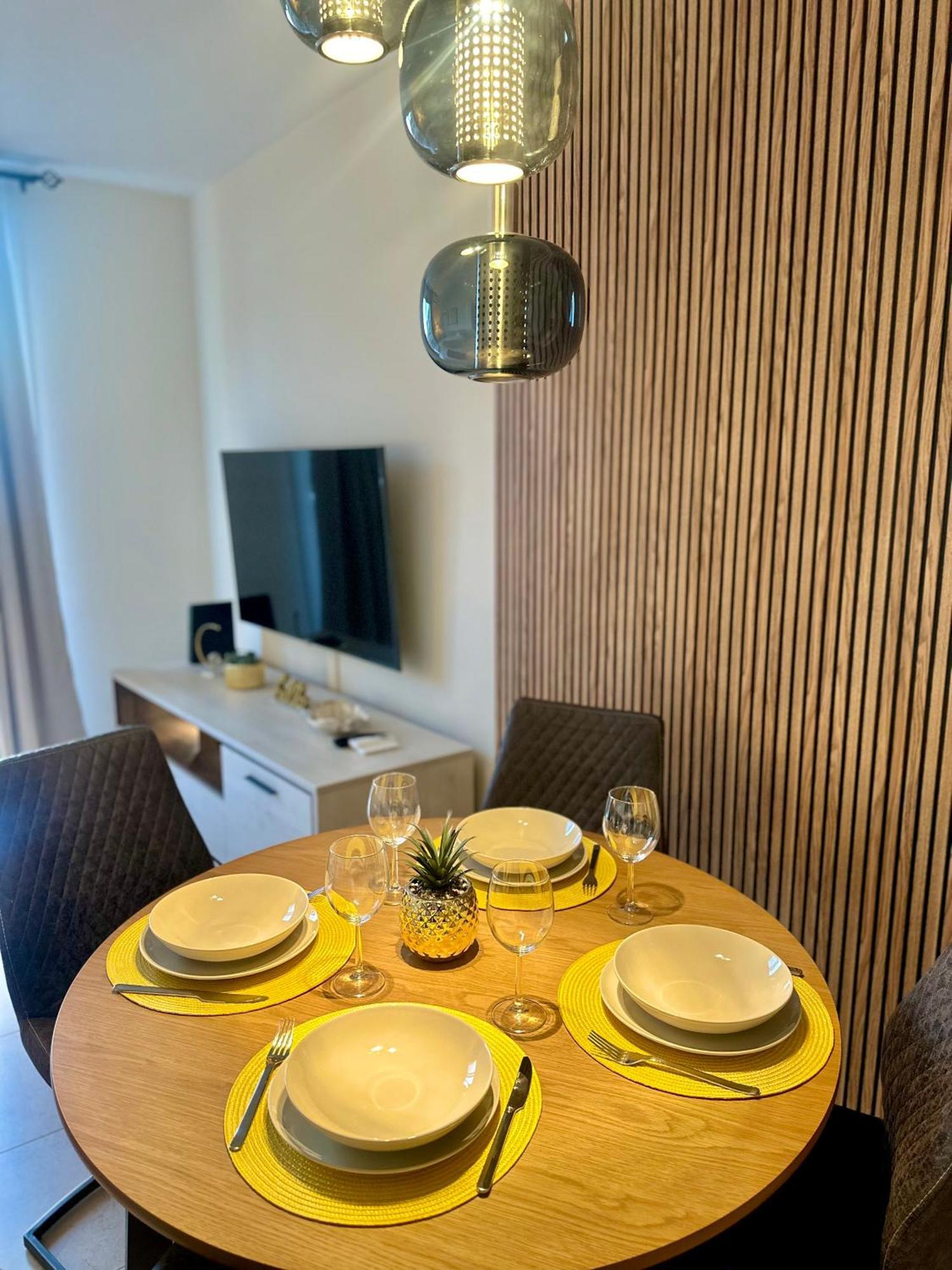 אדחה Sunshine Apartment With Sea Viev מראה חיצוני תמונה