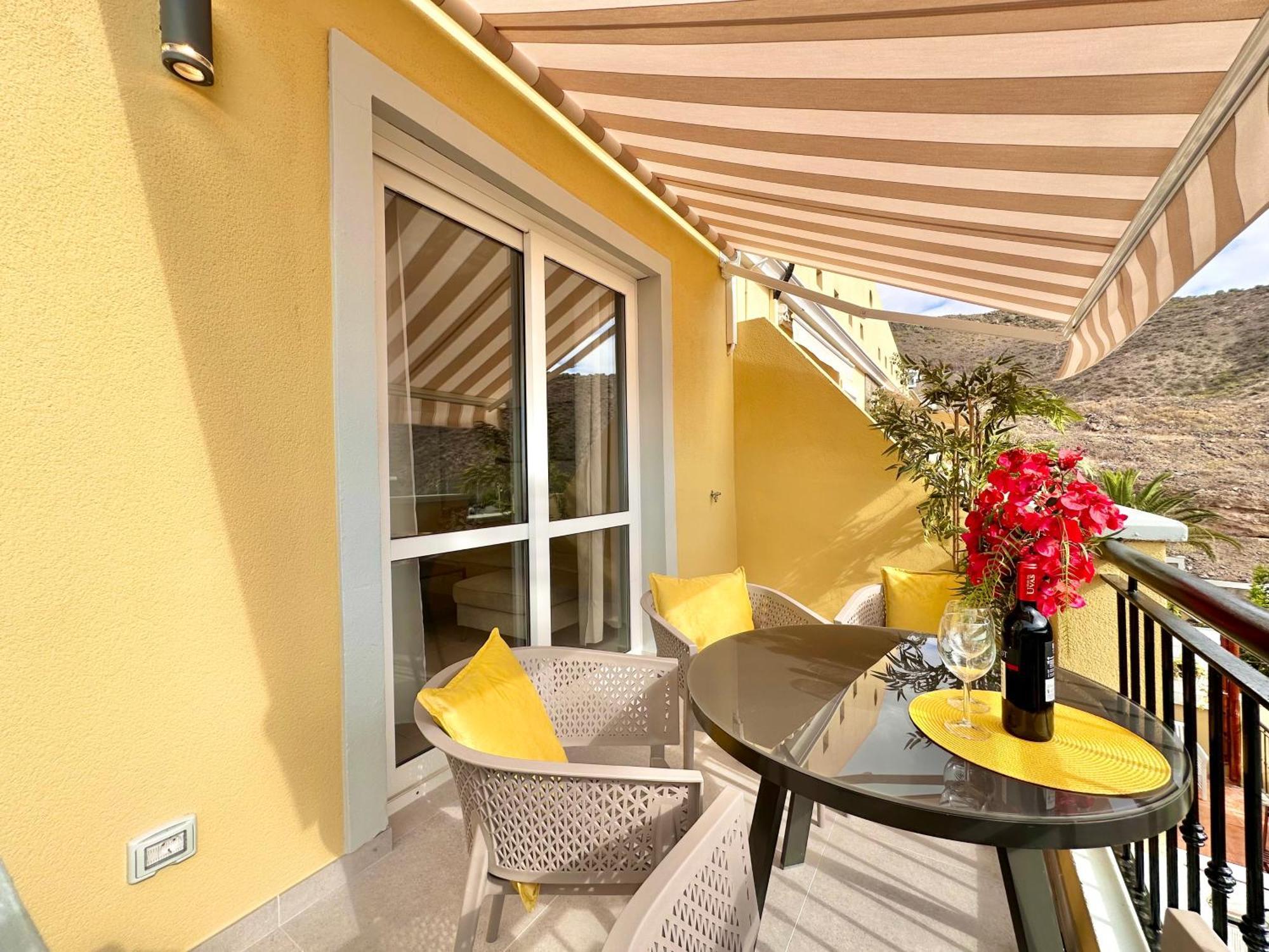 אדחה Sunshine Apartment With Sea Viev מראה חיצוני תמונה