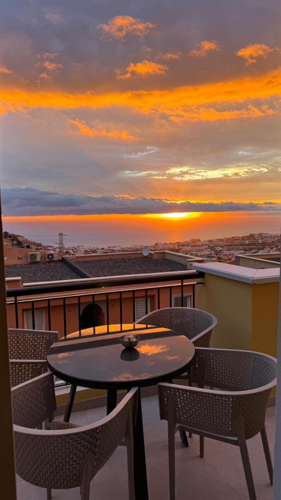אדחה Sunshine Apartment With Sea Viev מראה חיצוני תמונה