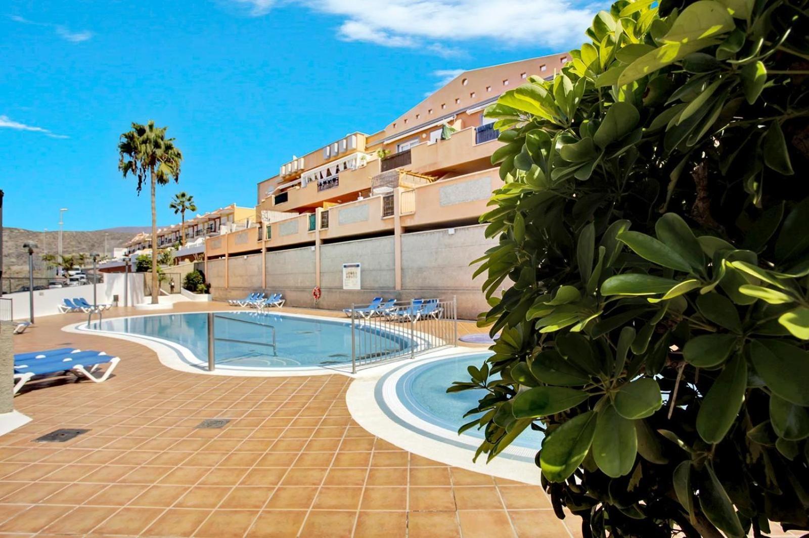 אדחה Sunshine Apartment With Sea Viev מראה חיצוני תמונה